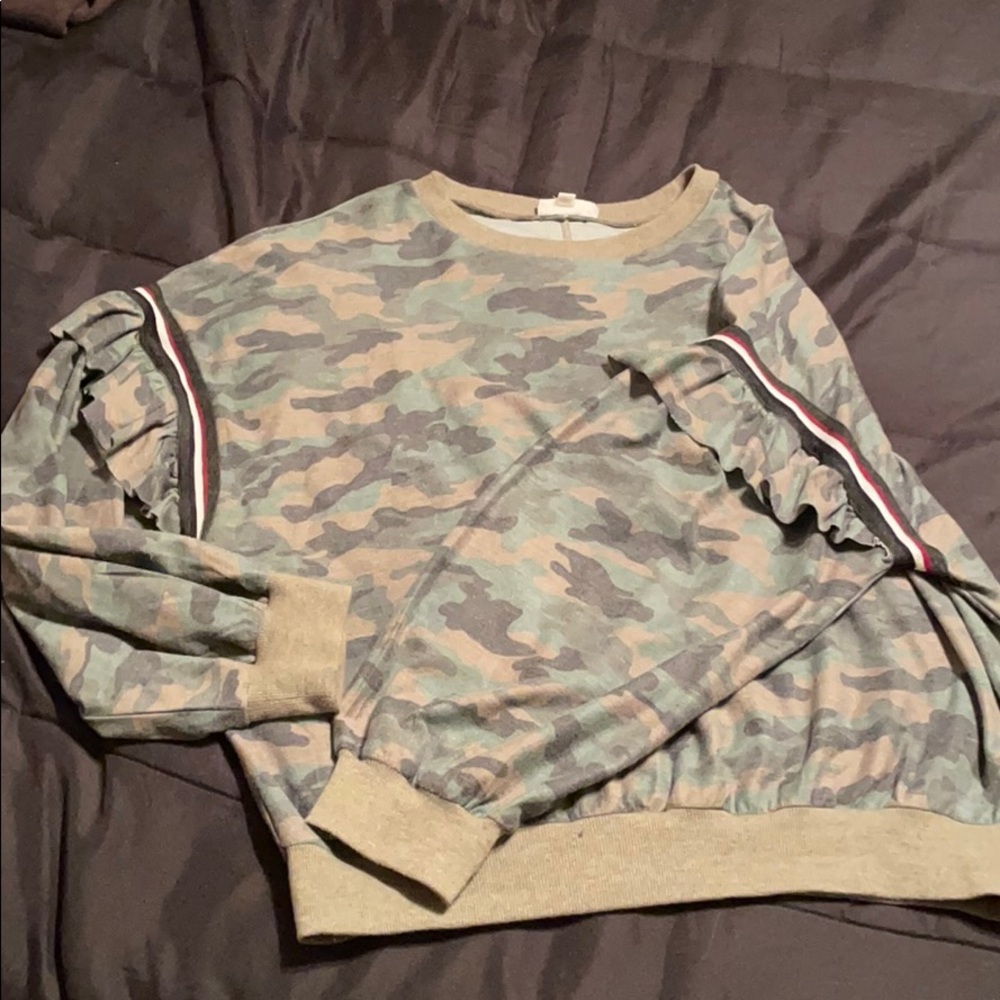 Camo crop sweatshirt